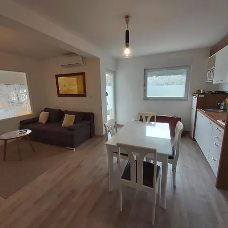 Sobe Dragic Pensión 3*