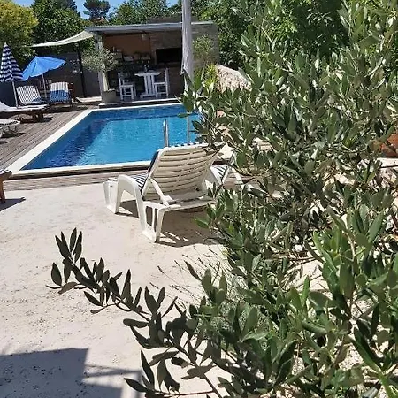 Sobe Dragic בית הארחה 3*